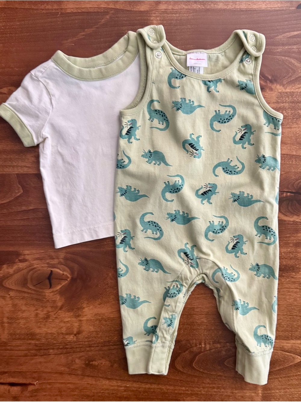 NWOT Hanna Andersson 6-12 Month Green Cotton Dinosaur Dino Overall and Shirt Set